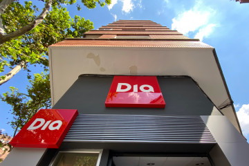 Archivo - La entrada de un supermercado Dia en Madrid