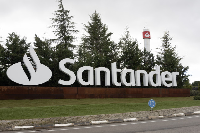 Archivo - Exteriores de la Ciudad Financiera del Banco Santander