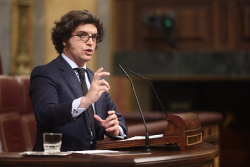 El diputado de VOX José María Figaredo interviene durante una sesión plenaria, en el Congreso de los Diputados.