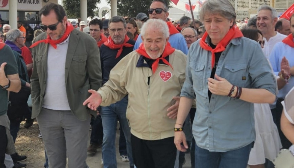 Puente, primero por la izquierda, durante la fiesta popular celebrrada en Villalar de los Comuneros.