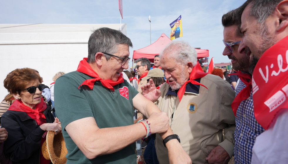El portavoz del PSOE en el Congreso de los Diputados, Patxi López, junto al expresidente de la Junta Demetrio Madrid.