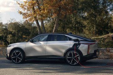 El DS N°8 incorpora Plug & Charge y un cargador trifásico de 22 kW para optimizar la carga eléctrica