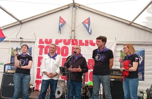 El embajador de Cuba en España, Marcelino Medina, recibe el III Premio Villalar