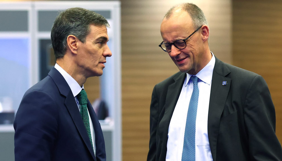 El presidente del Gobierno, Pedro Sánchez y su homólogo alemán, Friedrich Merz, en la cumbre informal de líderes en Nicosia.