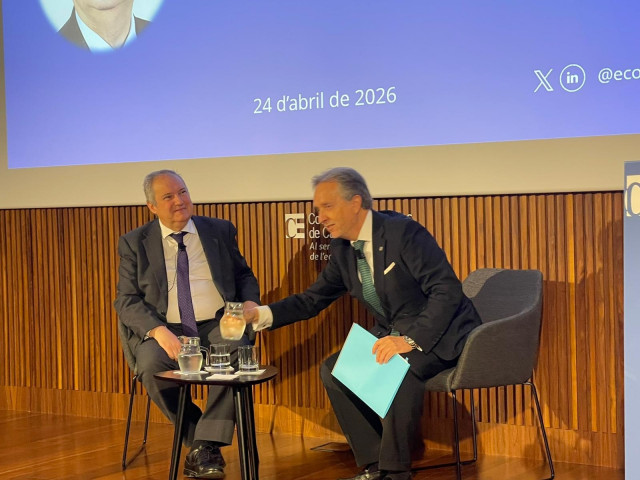 El ministro de Industria y Turismo, Jordi Hereu, junto al decano del CEC, Carlos Puig de Travy