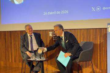 El ministro de Industria y Turismo, Jordi Hereu, junto al decano del CEC, Carlos Puig de Travy