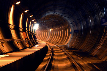 Adif AV licita el contrato para la sustitución de las luminarias de los túneles de San Pedro y de Guadarrama