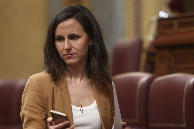La secretaria general de Podemos, Ione Belarra, interviene durante una sesión de control al Gobierno, en el Congreso, a 25 de marzo de 2026, en Madrid (España).