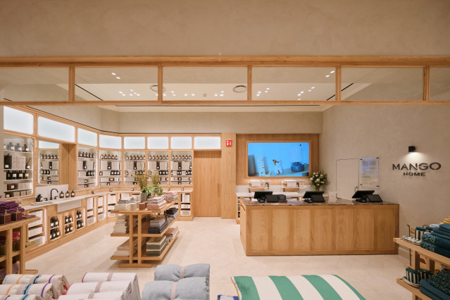 Imagen del interior de la tienda de Mango Home en Granada (Andalucía)