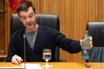 El ministro de Derechos Sociales, Consumo y Agenda 2030, Pablo Bustinduy, durante la jornada ‘Prórroga de alquileres. Hacia el derecho a una vivienda digna’, en la sala Ernest Lluch del Congreso 