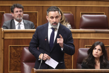 El presidente de VOX, Santiago Abascal, durante una sesión de control al Gobierno, en el Congreso, a 25 de marzo de 2026, en Madrid (España).