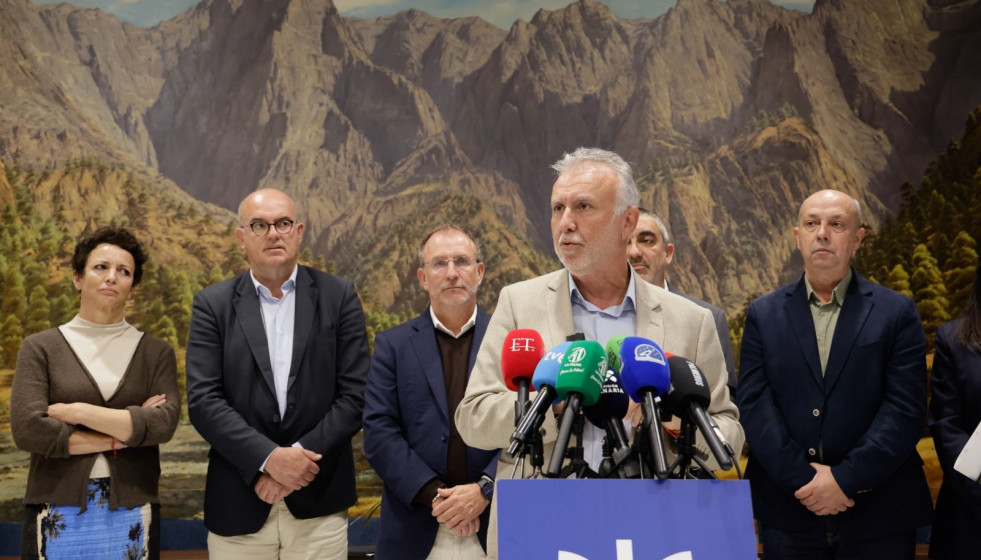 El ministro de Política Territorial, Ángel Víctor Torres, en declaraciones a los medios tras la reunión entre autoridades del Cabildo de La Palma y del Ministerio para abordar la reconstrucción d