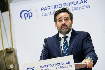 Archivo - Paco Núñez en la Mesa de Infraestructuras del Partido Popular de Castilla-La Mancha.