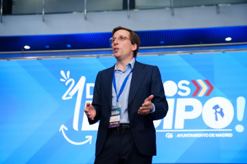 El alcalde de Madrid, José Luis Martínez-Almeida, durante su participación en la Jornada Entre Distritos del PP de Madrid, en los Viveros de Empresas de Carabanchel, a 25 de abril de 2026, en Madri