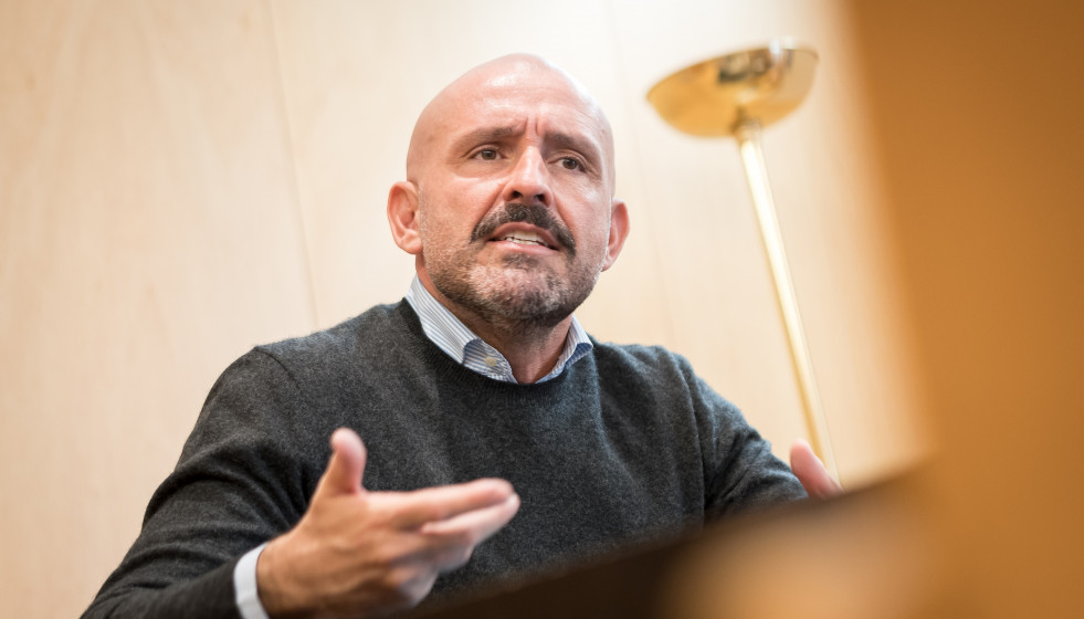 Archivo - El vicesecretario de Educación e Igualdad del PP, Jaime de los Santos, durante una entrevista para Europa Press, en el Congreso de los Diputados, a 19 de noviembre de 2025, en Madrid (Espa�