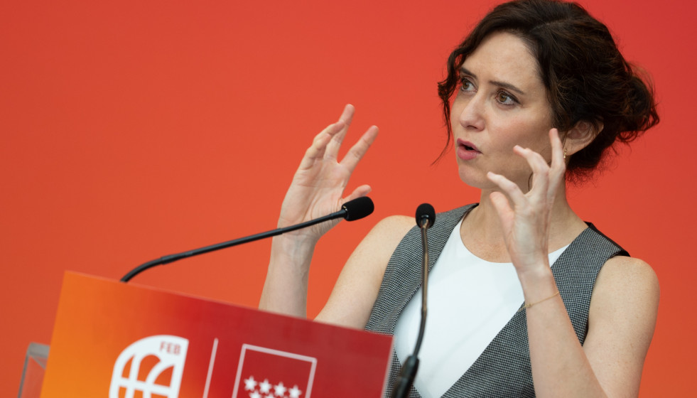 La presidenta de la Comunidad de Madrid, Isabel Díaz Ayuso, durante la firma de un acuerdo,  en la Real Casa de Postas,a 21 de abril de 2026, en Madrid (España).