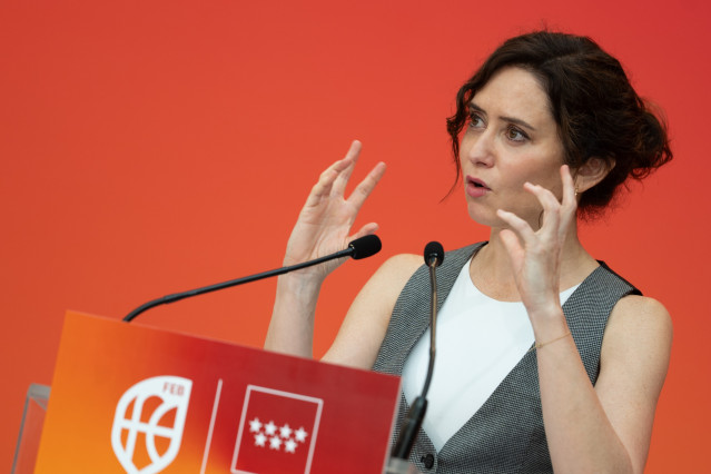 La presidenta de la Comunidad de Madrid, Isabel Díaz Ayuso, durante la firma de un acuerdo,  en la Real Casa de Postas,a 21 de abril de 2026, en Madrid (España).