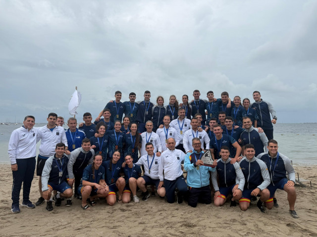 La Princesa de Asturias, junto a sus compañeros de la Academia General del Aire, participa en Murcia en la XXV Regata Universitaria de Piragüismo
