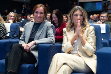 Archivo - (I-D)La ministra de Sanidad, Mónica García, y la vicepresidenta segunda y ministra de Trabajo y Economía Social, Yolanda Díaz, durante el aniversario de la Ley de prevención de Riesgos 