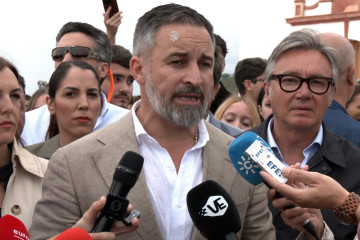 Santiago Abascal en declaraciones ante los medios en Vélez-Málaga.