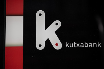 Archivo - Una de las oficinas de Kutxabank.