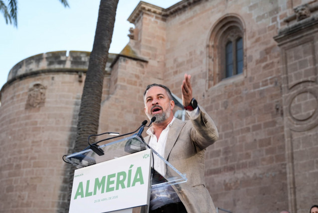 El presidente de Vox, Santiago Abascal, durante su participación en un acto de precampaña en Almería.