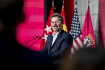 Archivo - Imagen de archivo del Consejero de Cultura, Turismo y Deporte, Mariano de Paco Serrano, durante una recepción a los representantes de la liga estadounidense de fútbol americano (NFL), a 14