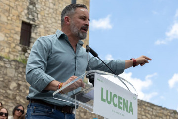 El presidente de Vox, Santiago Abascal, durante su intervención en el acto de partido celebrado en Lucena.