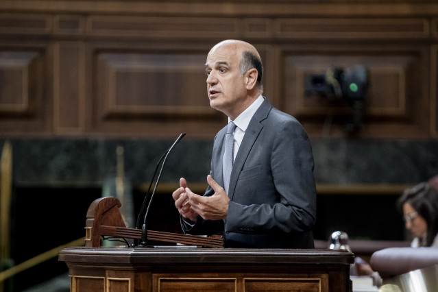 Archivo - El diputado de UPN, Alberto Catalán, interviene durante una sesión plenaria en el Congreso de los Diputados, a 26 de septiembre de 2024, en Madrid (España).