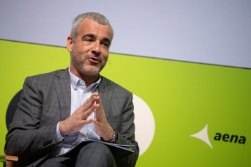 Archivo - El presidente y consejero delegado de Aena, Maurici Lucena, durante un encuentro literario en la Biblioteca Escuelas Pías de UNED, a 26 de febrero de 2026, en Madrid (España).