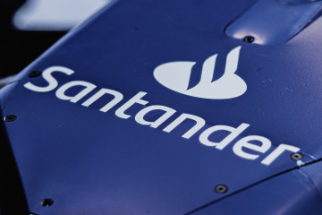Archivo - El logo de Banco Santander, en el coche de Williams Raicng de F1.