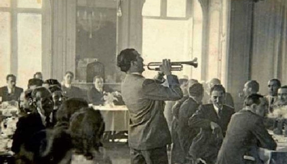 Foto del gudari Txomin Letamendi, víctima del franquismo, tocando la trompeta