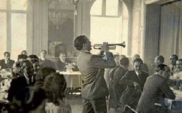 Foto del gudari Txomin Letamendi, víctima del franquismo, tocando la trompeta