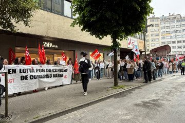 Protesta en Santiago de trabajadoras del sector textil.