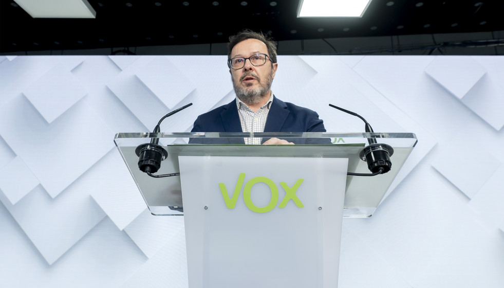 Archivo - El portavoz de Vox, José Antonio Fúster, durante una rueda de prensa