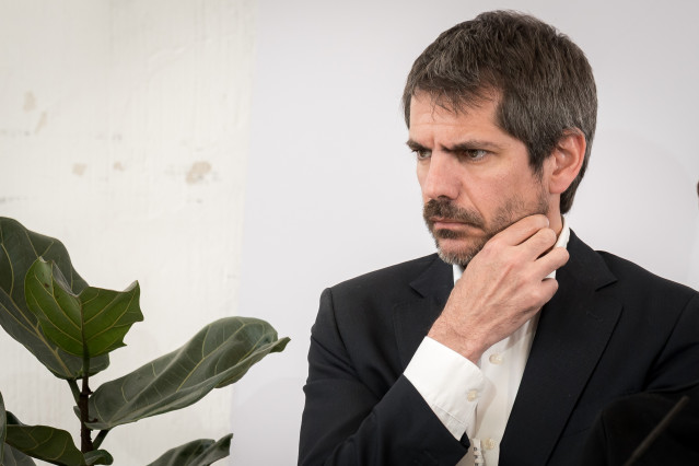 El ministro de Cultura, Ernest Urtasun, durante una rueda de prensa en conjunto de Movimiento Sumar, Comuns, Más Madrid e IU, a 20 de abril de 2026, en Madrid (España).