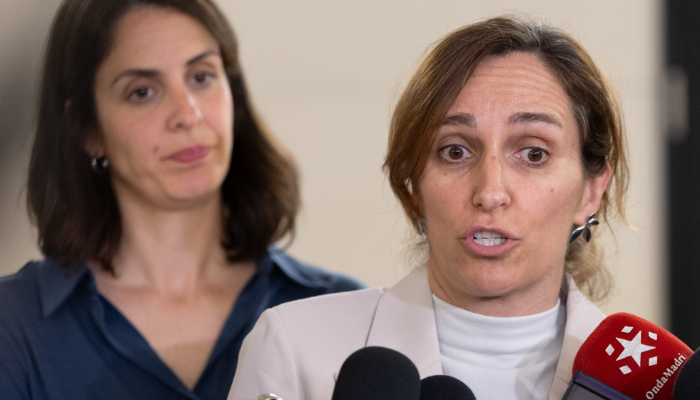 (i-d) La portavoz de Más Madrid en el Ayuntamiento, Rita Maestre, y la ministra de Sanidad, Mónica García, durante la  jornada parlamentaria ‘Reset al Odio Digital: Plataformas, divulgadores, jur