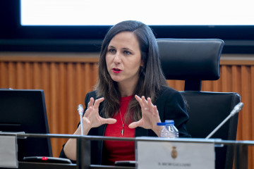 La secretaria general y diputada de Podemos, Ione Belarra, particia en una conferencia sobre las implicaciones sociales, geoestratégicas y climáticas de la industria militar, a 24 de abril de 2026, 