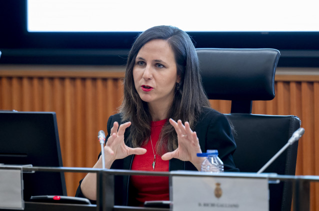 La secretaria general y diputada de Podemos, Ione Belarra, particia en una conferencia sobre las implicaciones sociales, geoestratégicas y climáticas de la industria militar, a 24 de abril de 2026, en Madrid (España). El encuentro se inscribe en la agenda