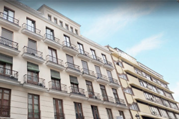 Fachada de apartamentos en Doctor Cortezo