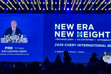 El consejero delegado de Grupo Chery, Yin Tongyue, durante la inauguración del Chery Global Summit en Wuhu (China), la sede de la compañía.