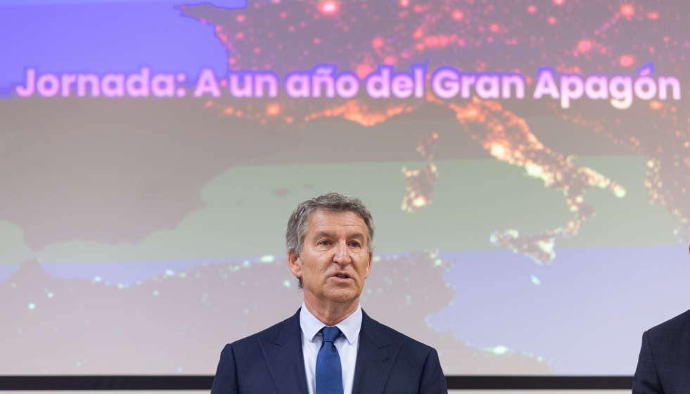 El presidente del PP, Alberto Núñez Feijóo, inaugura la jornada ‘A un año del gran apagón’, a 27 de abril de 2026, en Madrid (España). El acto ha sido organizado por el Grupo Parlamentario P