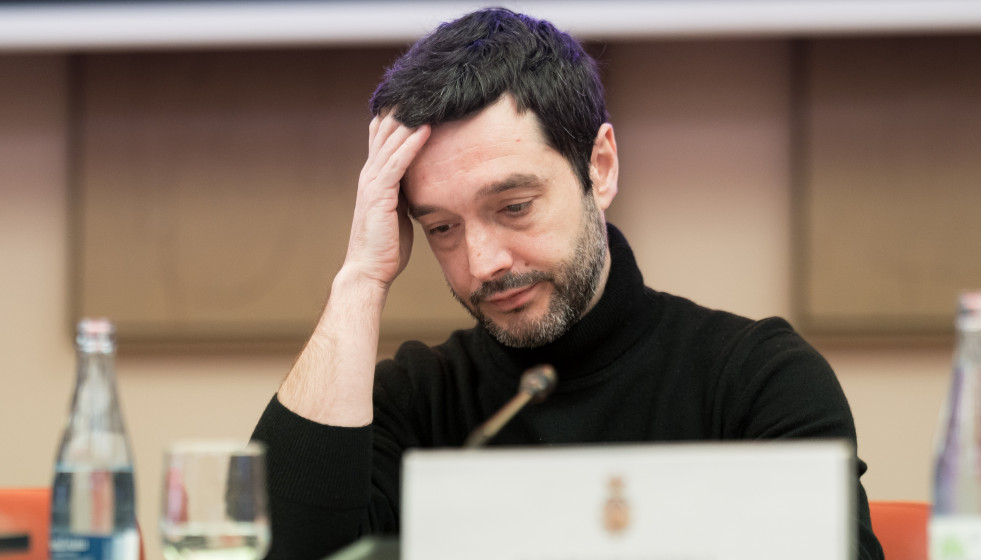 Archivo - El ministro de Derechos Sociales, Consumo y Agenda 2030, Pablo Bustinduy, durante una jornada sobre la regularización de la publicidad de alimentos no saludables, en el Congreso, a 2 de mar