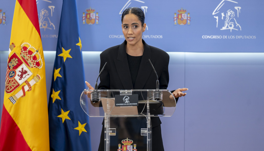 La portavoz de Más Madrid en el Congreso, Tesh Sidi, durante una rueda de prensa en el Congreso de los Diputados, a 28 de abril de 2026, en Madrid (España).