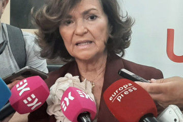 La exvicepresidenta del Gobierno Carmen Calvo en declaraciones a los medios con motivo de los Premios Primero de Mayo de UGT Extremadura 2026