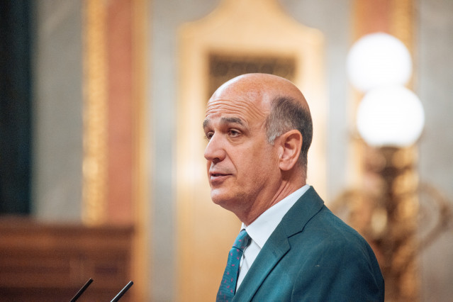 Archivo - El diputado de UPN Alberto Catalán interviene durante una sesión plenaria, en el Congreso de los Diputados, a 11 de junio de 2024, en Madrid (España).