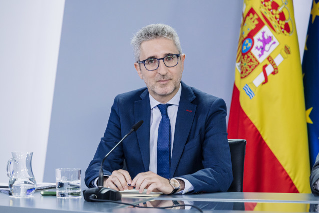 El ministro de Hacienda, Arcadi España, durante la rueda de prensa posterior al Consejo de Ministros este martes.