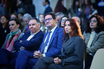 Archivo - I-D: El director general de la SETT, Javier Ponce, el ministro para la Transformación Digital y de la Función Pública, Óscar López, y la consejera delegada de Nu Quantum, Carmen Palacio