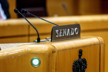 Detalle del Senado, a 21 de abril de 2026, en Madrid (España). Durante la sesión parlamentaria, el Grupo Popular centra su ofensiva en la supuesta corrupción del Ejecutivo y la 