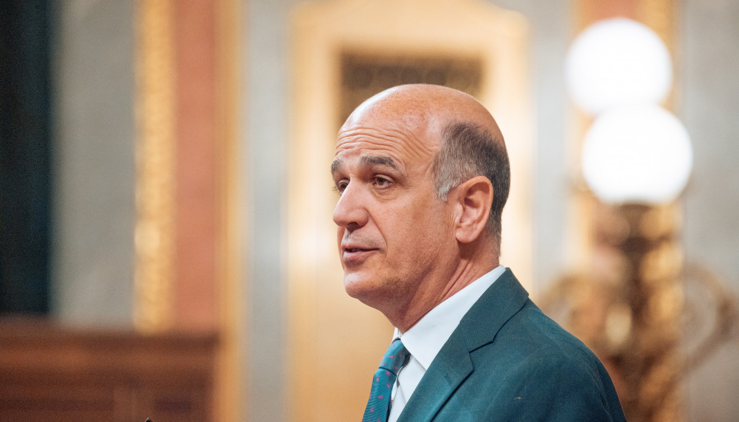 Archivo - El diputado de UPN Alberto Catalán interviene durante una sesión plenaria, en el Congreso de los Diputados, a 11 de junio de 2024, en Madrid (España).